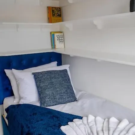 Redcar, Sea Side, Teesport, Contractors, Games Apartment *
